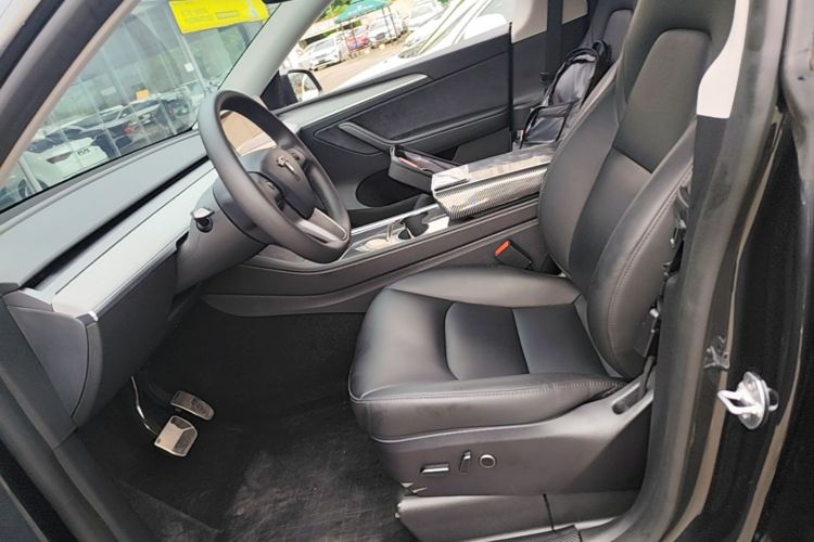 Tesla Model Y 2024 car image #15