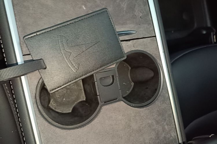 Tesla Model Y 2023 #9 Tesla Model Y 2023 car image #9