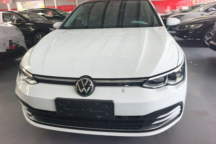 Volkswagen Golf 2021 car image #3