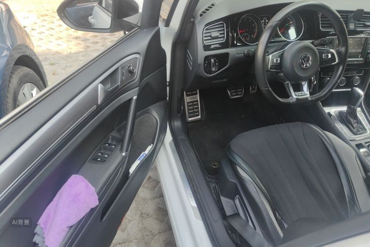 Volkswagen Golf 2017 car image #18
