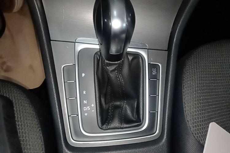 Volkswagen Golf 2015 car image #14