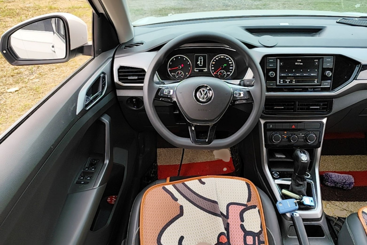 Volkswagen T-Cross 2020 car image #12