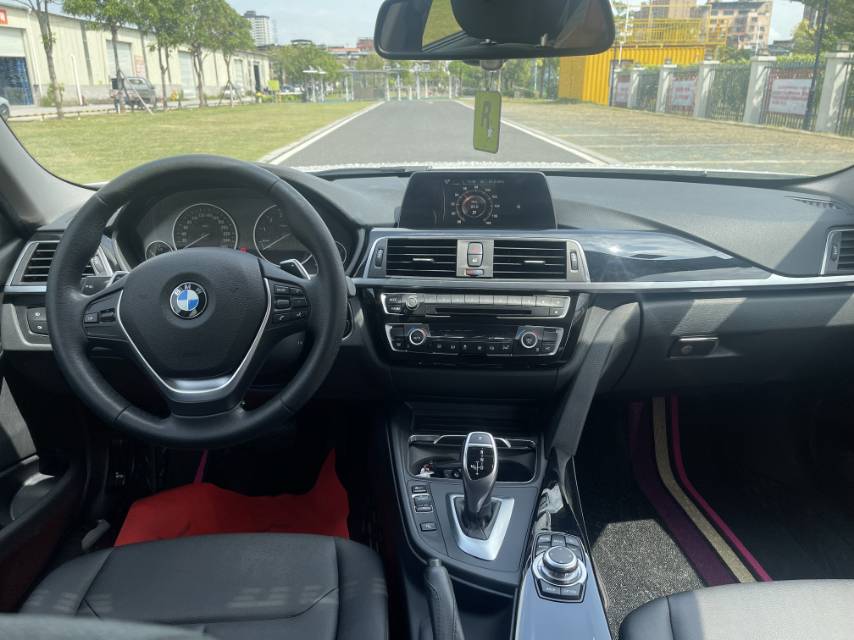 BMW 3 Series 2017 car image #9