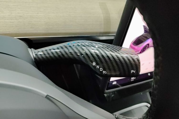 Tesla Model Y 2021 car image #14