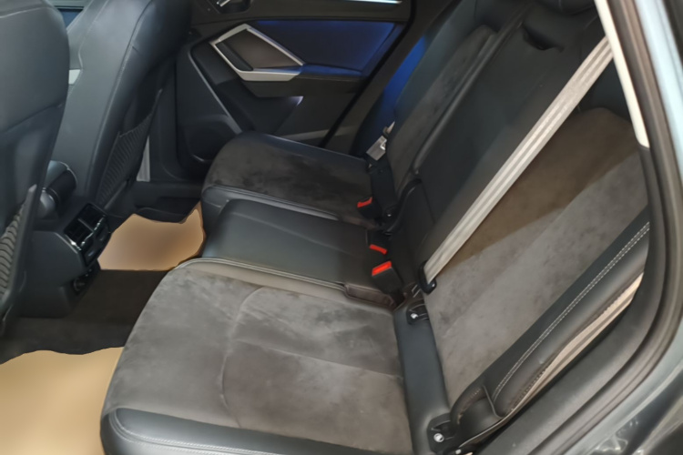 Audi Q3 2021 car image #17