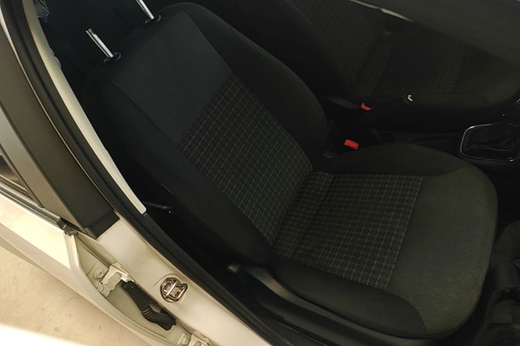 Volkswagen Polo 2018 car image #24
