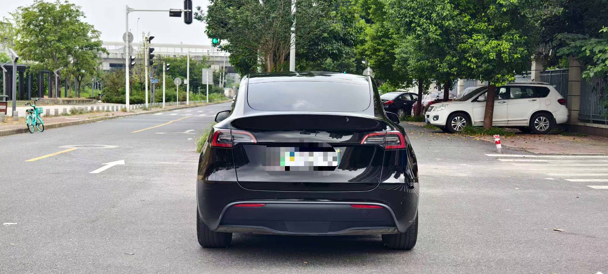 Tesla Model Y 2022 car image #3