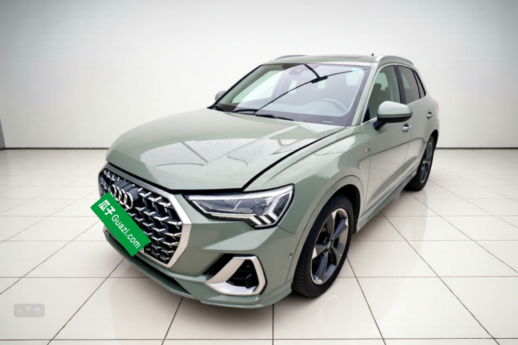 Audi Q3 2023 car image #2
