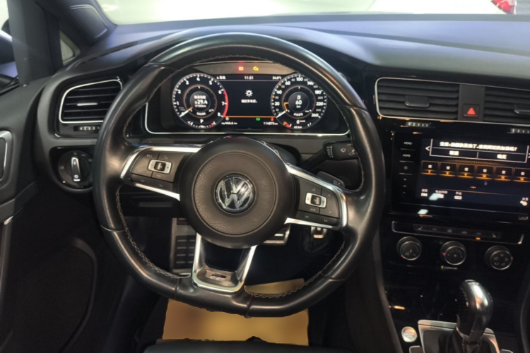 Volkswagen Golf 2020 car image #11