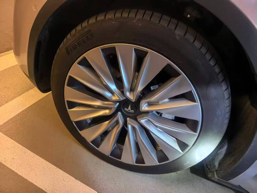 Tesla Model Y 2022 car image #7