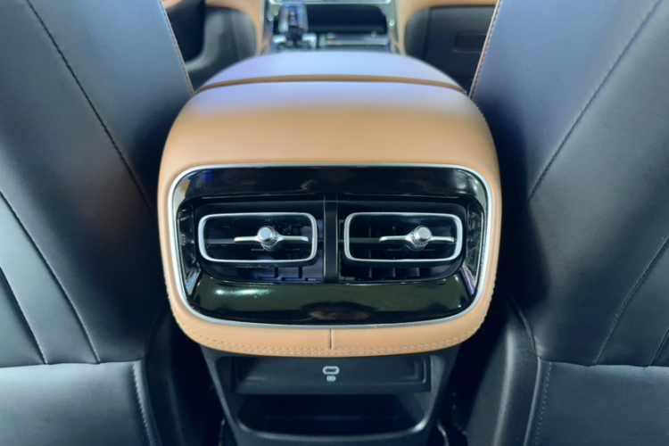 GEELY Boyue L 2025 изображение автомобиля #17