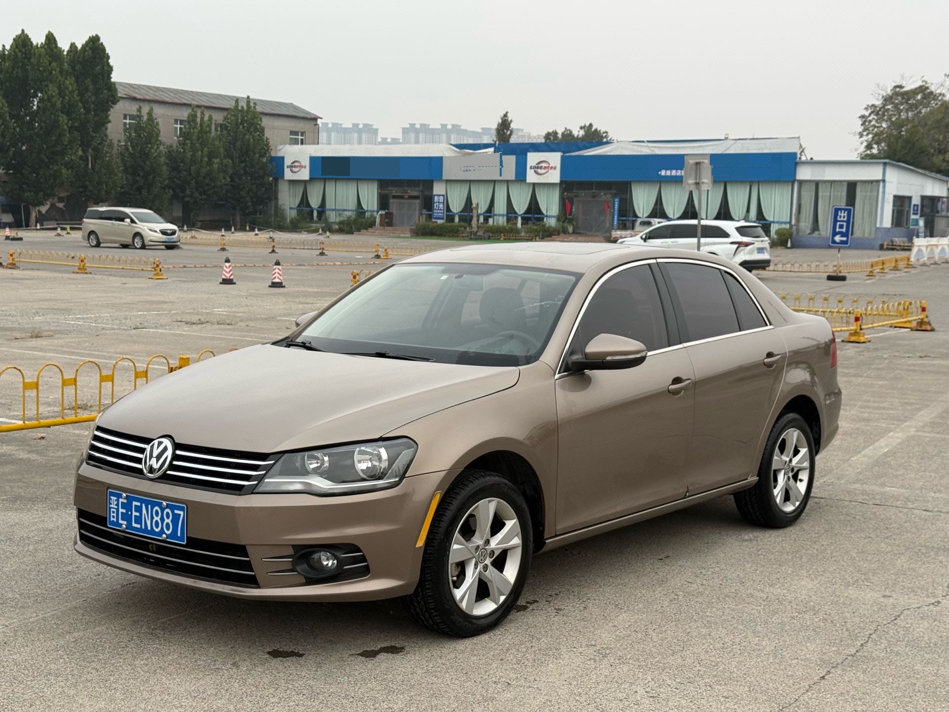 Volkswagen Bora 2014 car image 