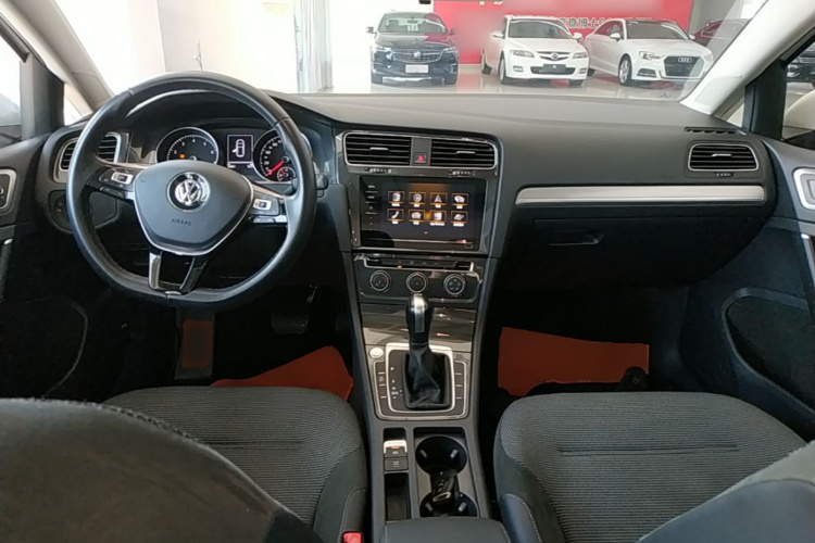 Volkswagen Golf 2020 car image #10