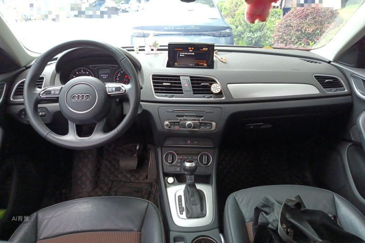 Audi Q3 2018 car image #11