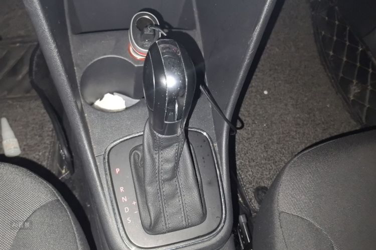 Volkswagen Polo 2015 car image #16