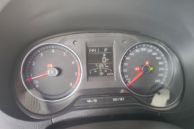 Volkswagen Polo 2016 car image #12
