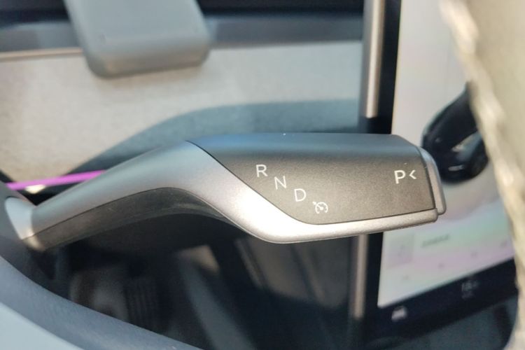 Tesla Model Y 2024 #14 Tesla Model Y 2024 car image #14