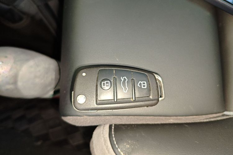 Audi Q3 2025 immagine di auto #9