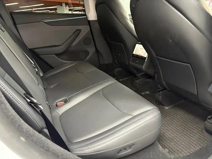 Tesla Model Y 2025 #10 Tesla Model Y 2025 car image #10