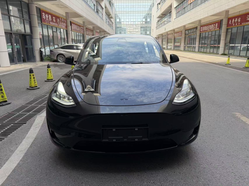 Tesla Model Y 2023 #2 Tesla Model Y 2023 car image #2
