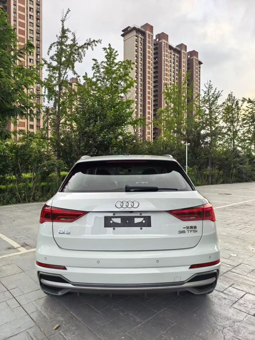 Audi Q3 2020 car image #5