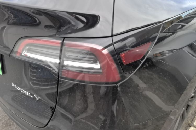 Tesla Model Y 2021 car image #8