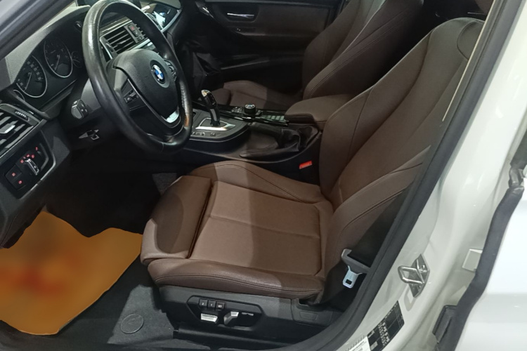BMW 3 Series 2018 car image #15