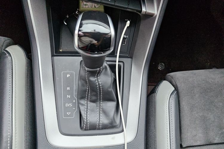 Audi Q3 2020 car image #14