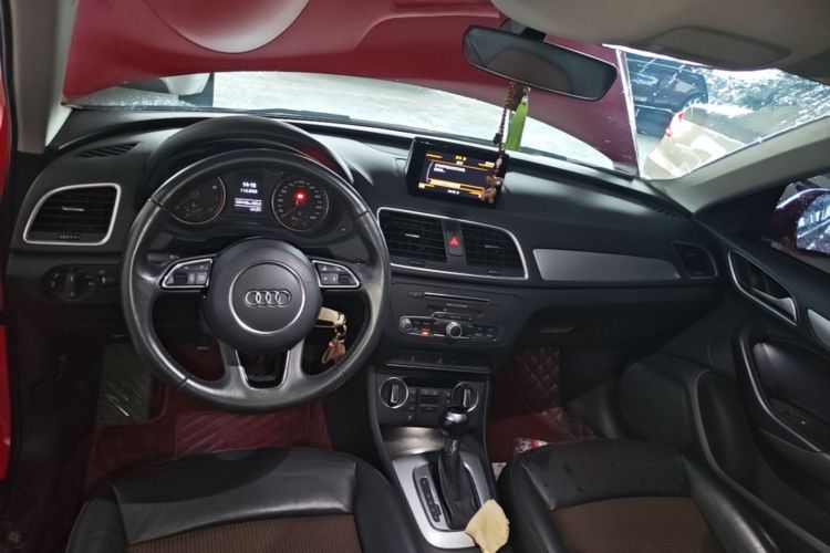 Audi Q3 2017 car image #10