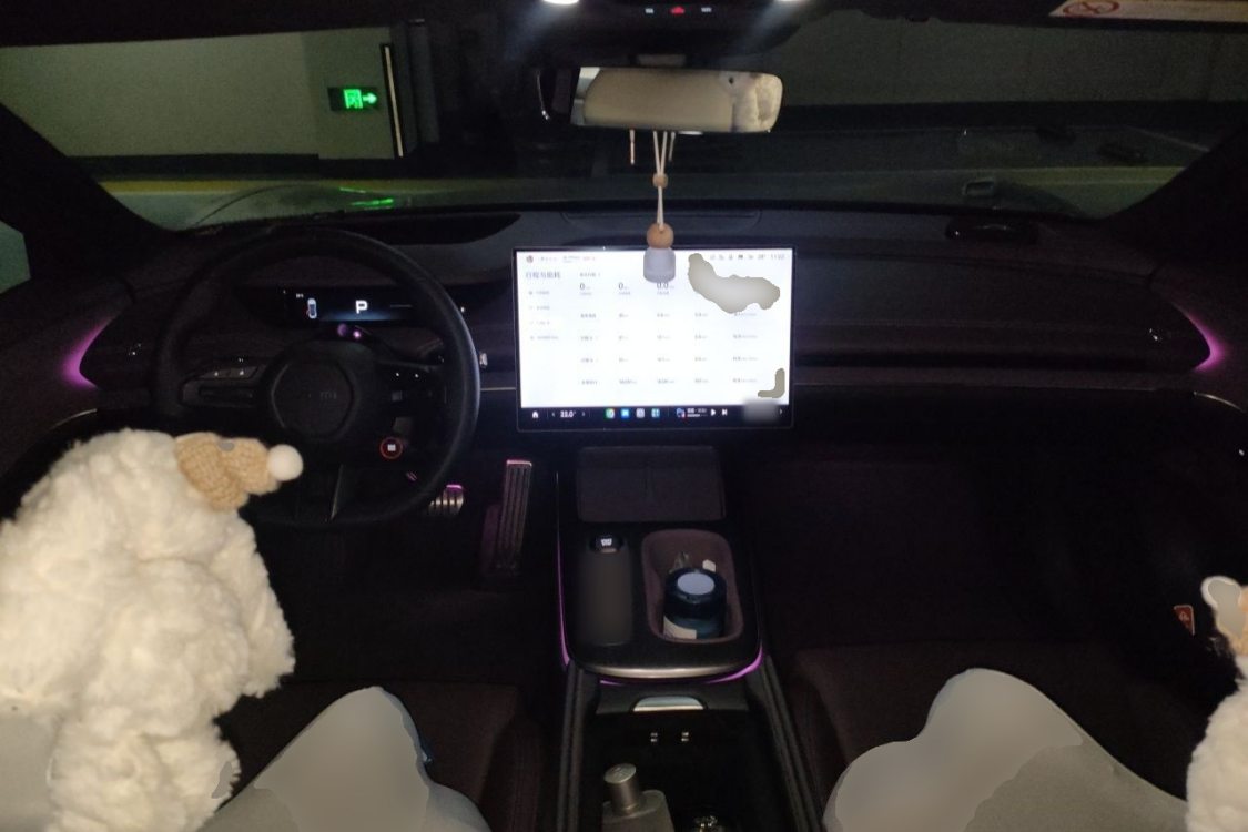 MI SU7 2024 immagine di auto #21