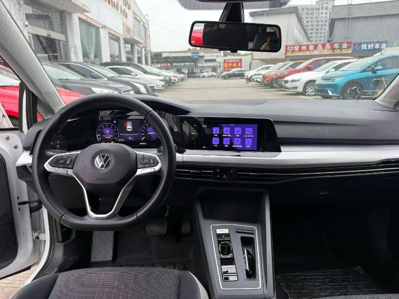 Volkswagen Golf 2022 car image #5