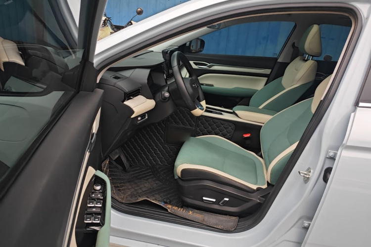 GEELY Emgrand L HiP 2022 car image #16