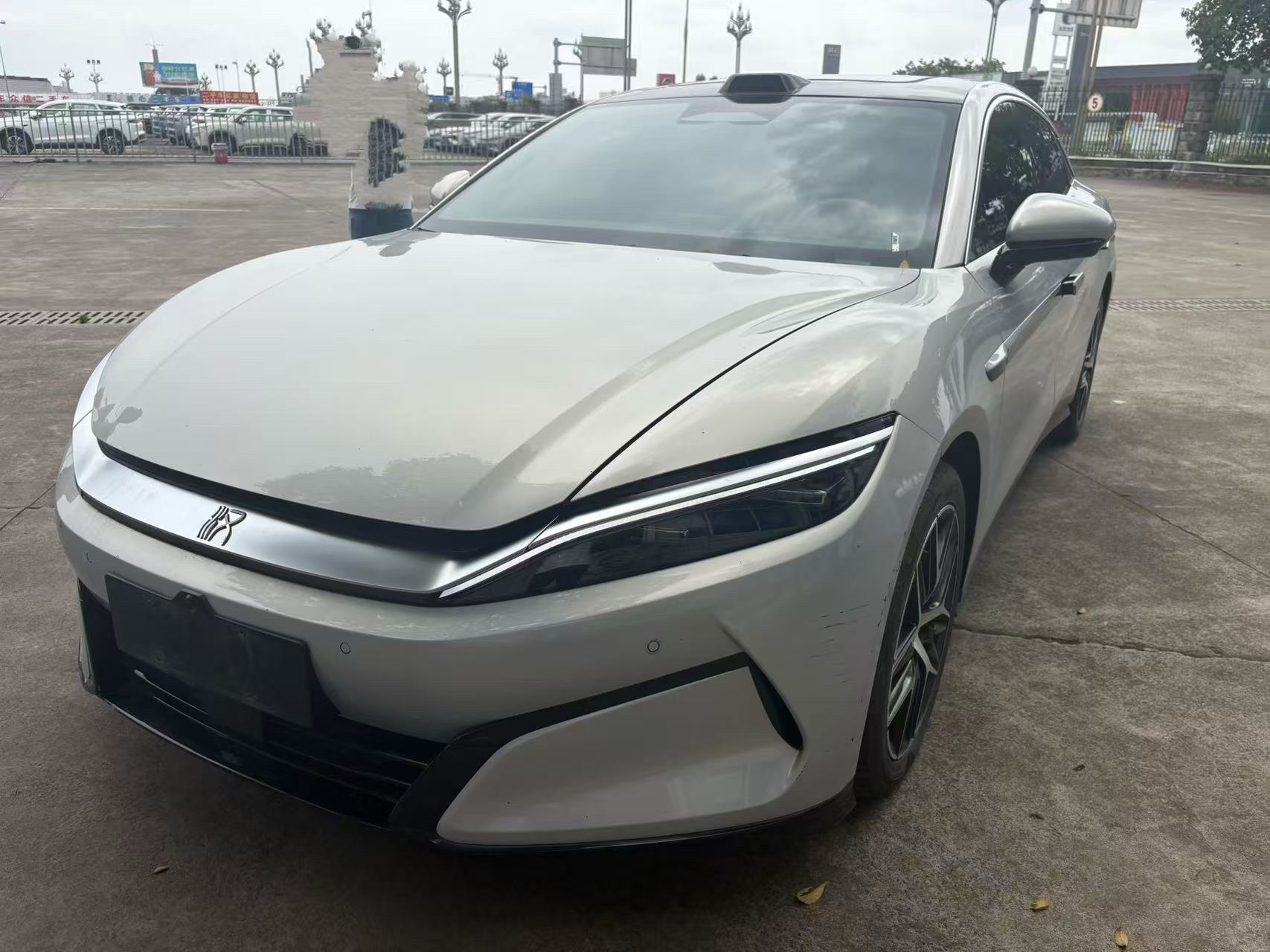 BYD HanL 2025 BYD HanL 2025 صورة سيارة