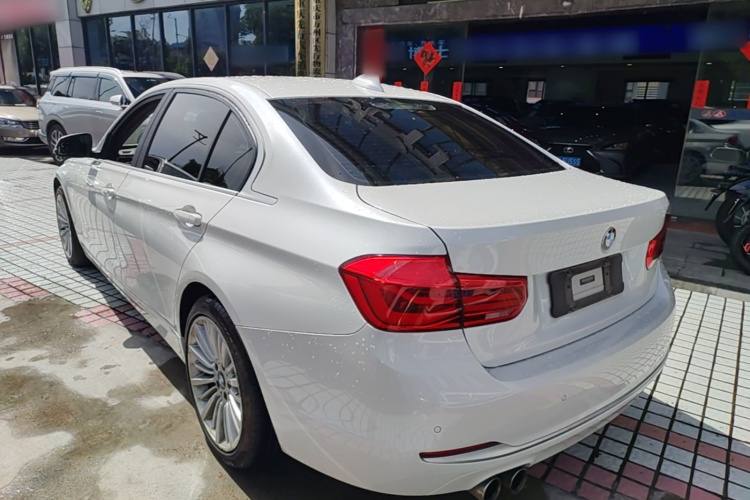 BMW 3 Series 2018 #5 BMW 3 Series 2018 car image #5