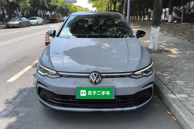 Volkswagen Golf 2024 car image #3
