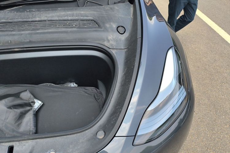 Tesla Model Y 2024 car image #25