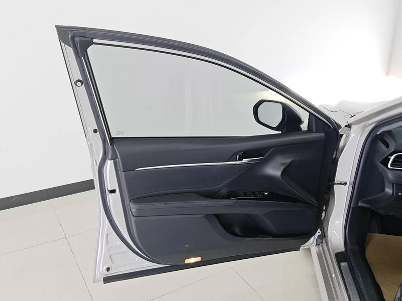 Toyota Camry 2022 car image #9