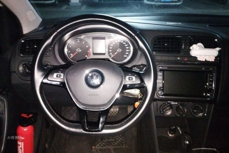 Volkswagen Polo 2016 car image #12