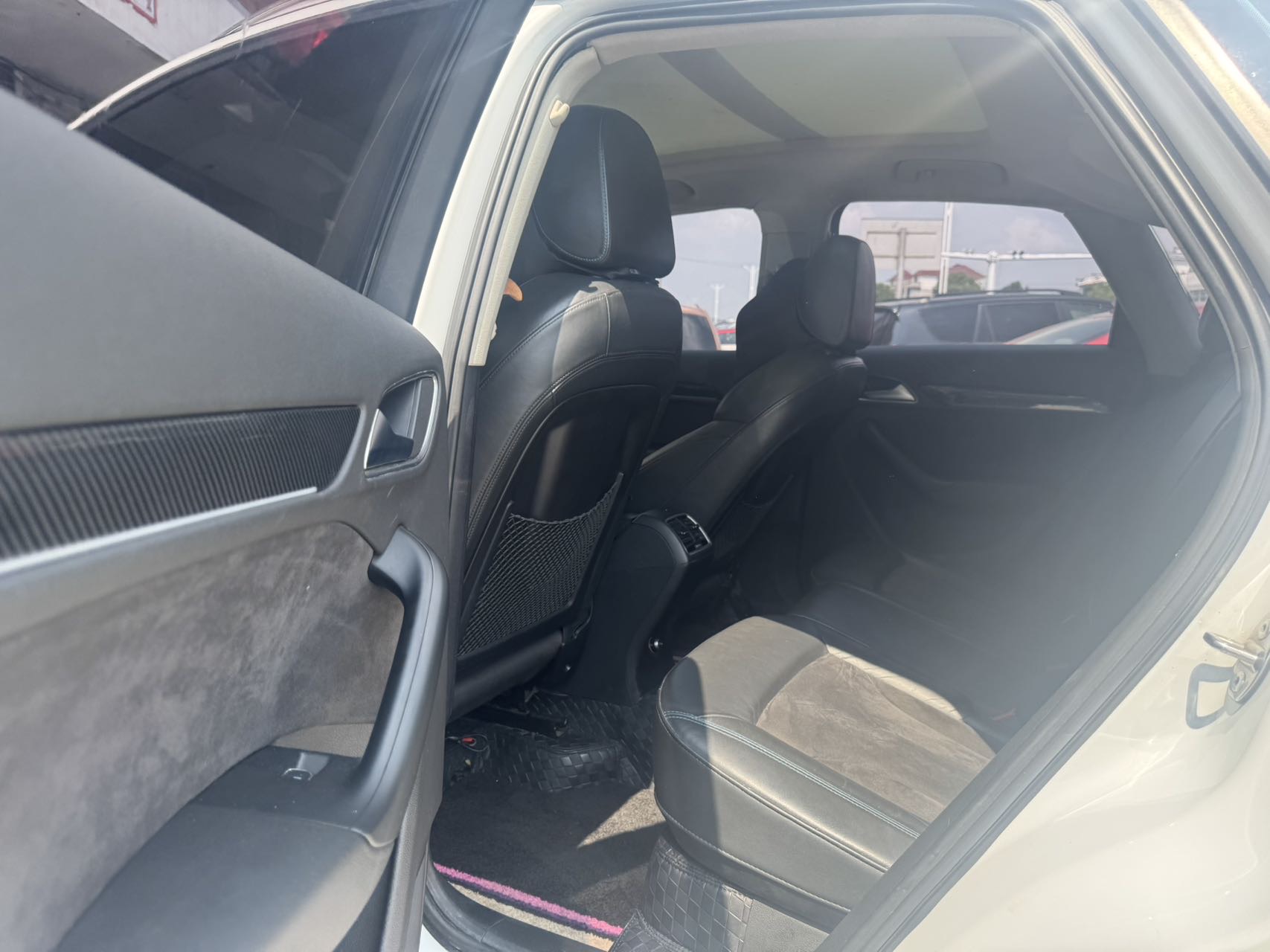 Audi Q3 2018 car image #6