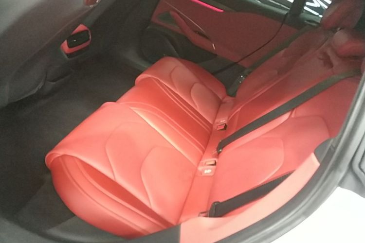 MI SU7 2024 immagine di auto #17