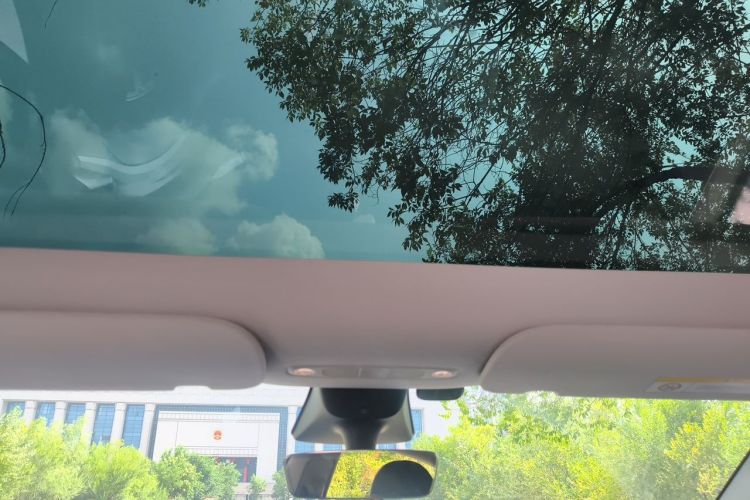 Tesla Model Y 2022 car image #19
