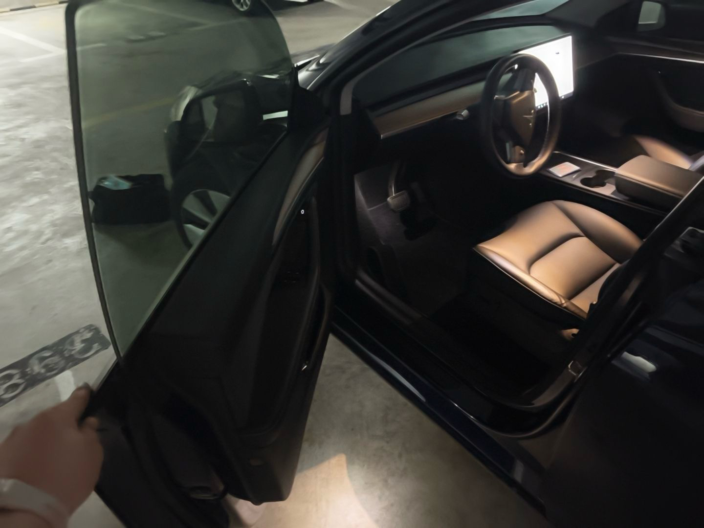 Tesla Model Y 2021 car image #9