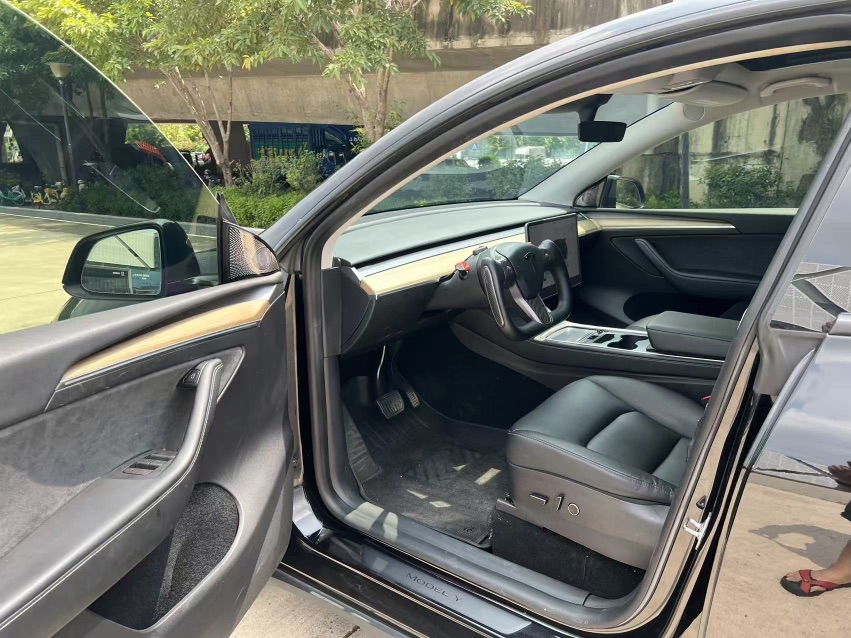 Tesla Model Y 2023 #2 Tesla Model Y 2023 car image #2
