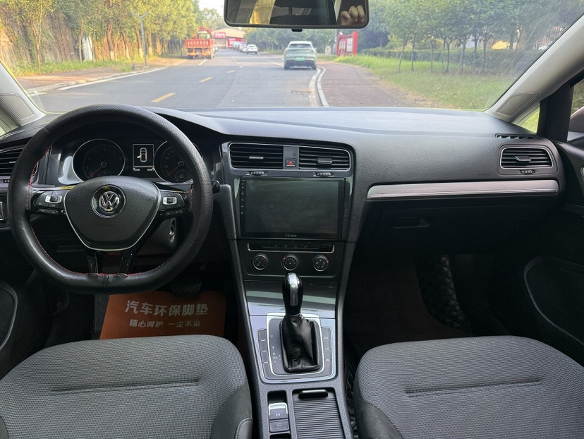 Volkswagen Golf 2018 car image #6