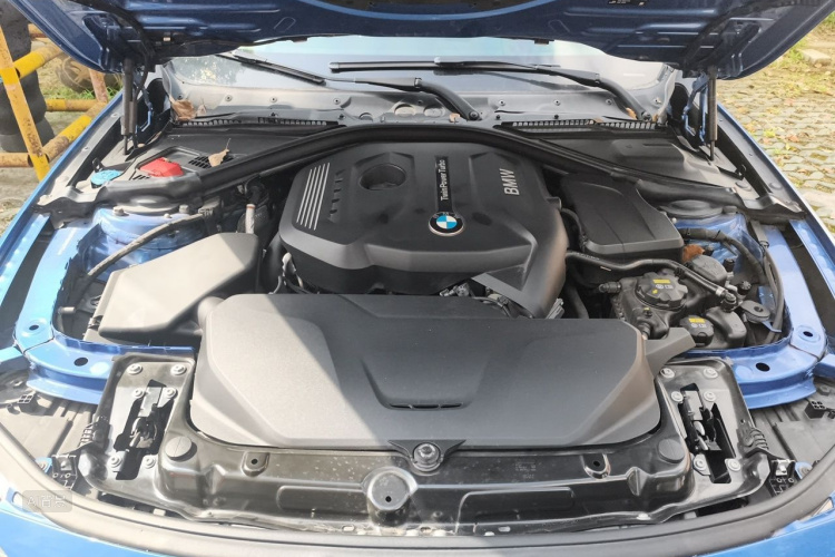 BMW 3 Series 2018 car image #22
