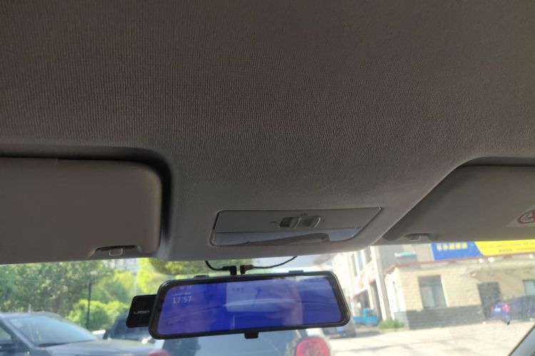 Volkswagen Santana 2021 صورة سيارة #18