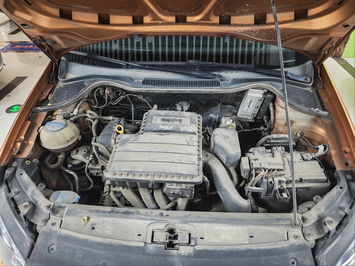 Volkswagen Polo 2015 car image #4