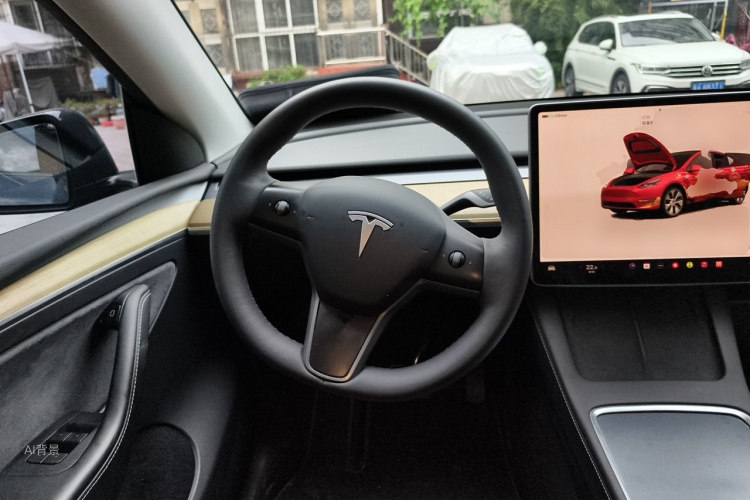 Tesla Model Y 2023 immagine di auto #12