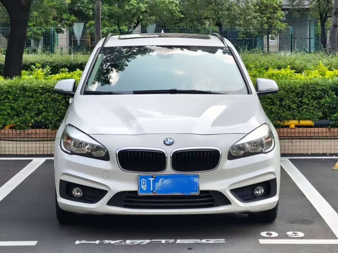 BMW 2 Series Tourer 2017 car image 