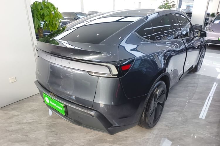 Tesla Model Y 2025 #7 Tesla Model Y 2025 car image #7